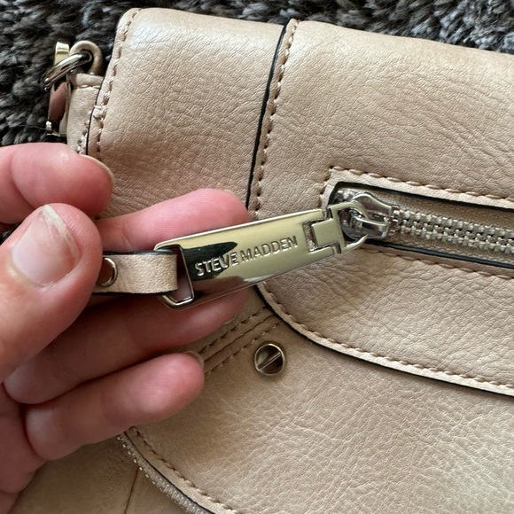 STEVE MADDEN Tassel Crossbody - Picture 5 of 13